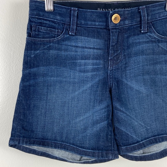 ✨3/$25✨ Banana Republic Dark Wash Jean Shorts - 25R - Picture 2 of 7